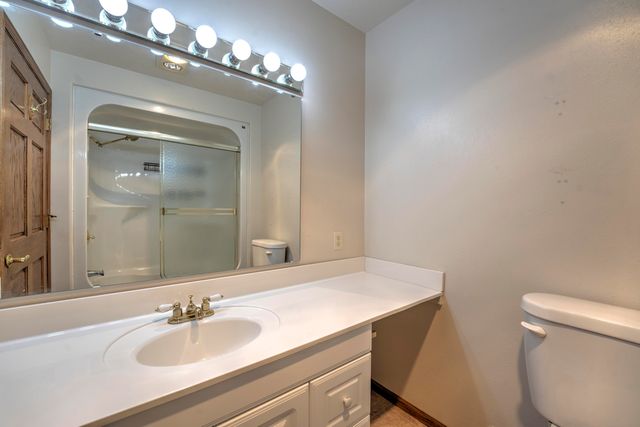 1413 Golden Valley Lane, Minot, ND 58703