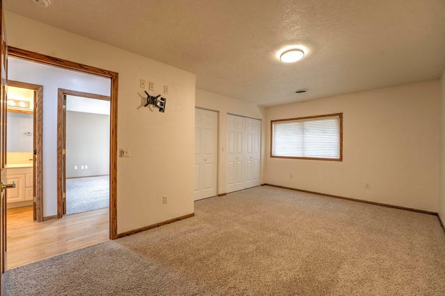 1413 Golden Valley Lane, Minot, ND 58703