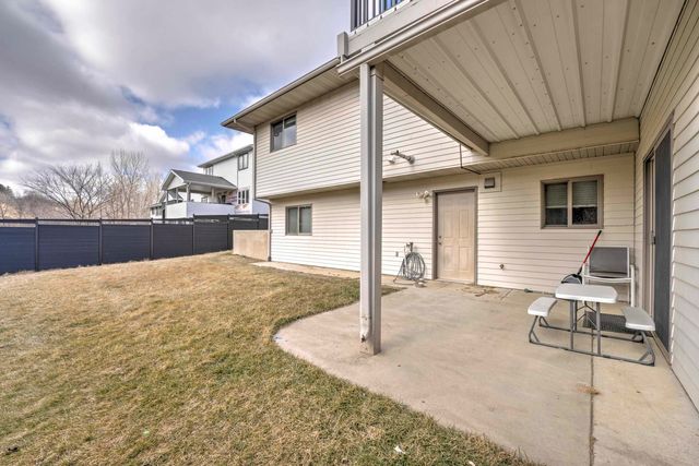 1413 Golden Valley Lane, Minot, ND 58703