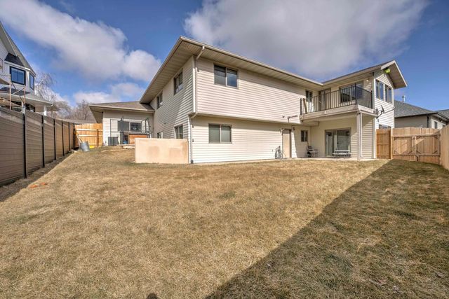 1413 Golden Valley Lane, Minot, ND 58703