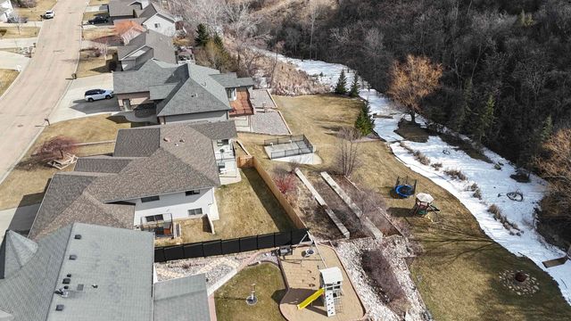 1413 Golden Valley Lane, Minot, ND 58703