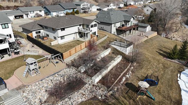 1413 Golden Valley Lane, Minot, ND 58703