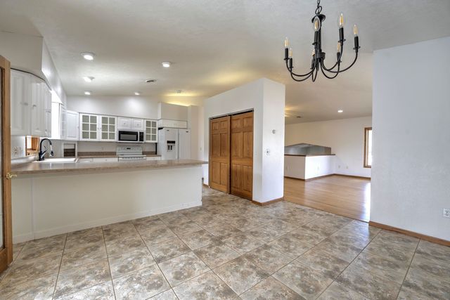 1413 Golden Valley Lane, Minot, ND 58703