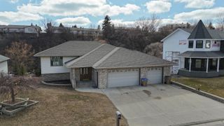 1413 Golden Valley Lane, Minot, ND 58703