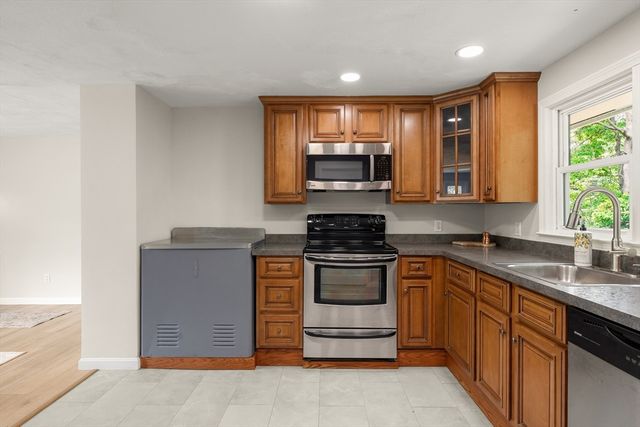 67 Roslyn Rd, Brockton, MA 02302