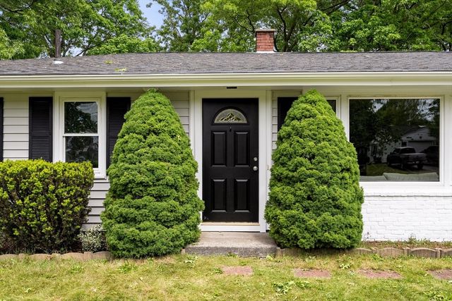 67 Roslyn Rd, Brockton, MA 02302