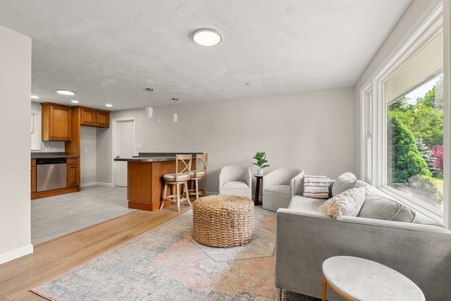 67 Roslyn Rd, Brockton, MA 02302
