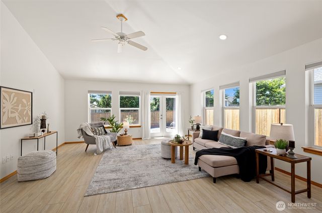 1618 E Highland Avenue, Mount Vernon, WA 98273