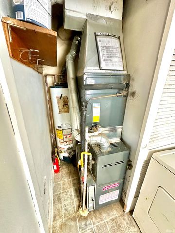 1615 Ravenswood Drive, Evansville, IN 47714