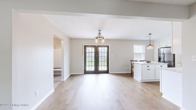 10803 Corbin Ct, Louisville, KY 40229