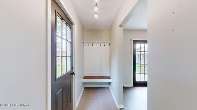 10803 Corbin Ct, Louisville, KY 40229