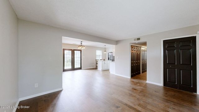 10803 Corbin Ct, Louisville, KY 40229