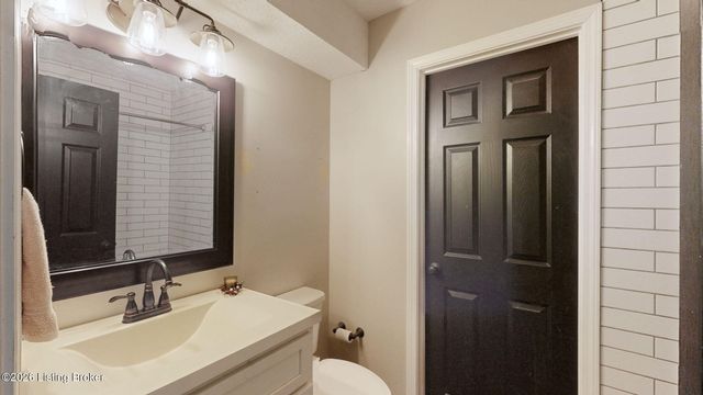 10803 Corbin Ct, Louisville, KY 40229