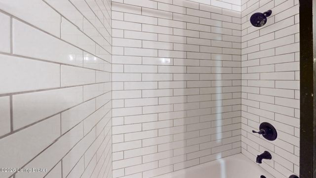 10803 Corbin Ct, Louisville, KY 40229