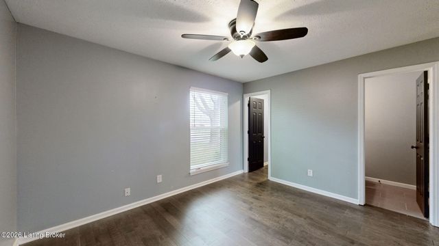 10803 Corbin Ct, Louisville, KY 40229