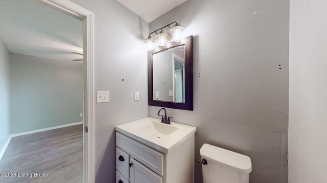 10803 Corbin Ct, Louisville, KY 40229