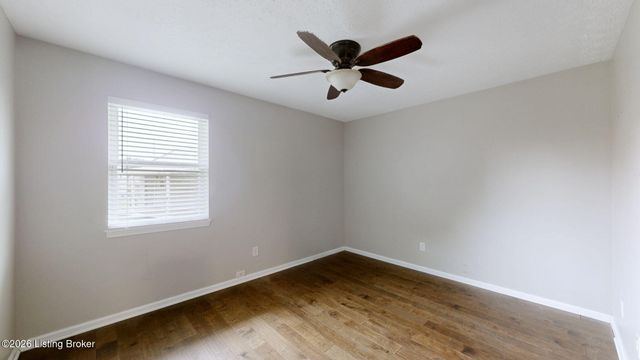 10803 Corbin Ct, Louisville, KY 40229