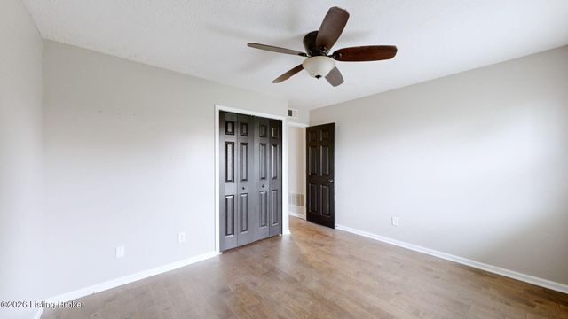 10803 Corbin Ct, Louisville, KY 40229