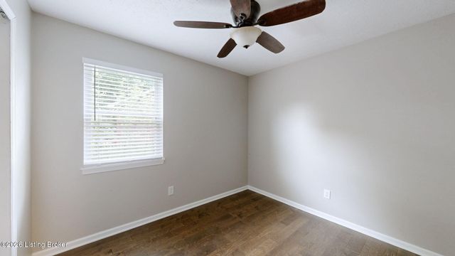 10803 Corbin Ct, Louisville, KY 40229