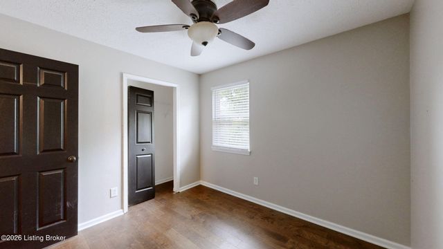 10803 Corbin Ct, Louisville, KY 40229