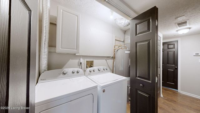 10803 Corbin Ct, Louisville, KY 40229