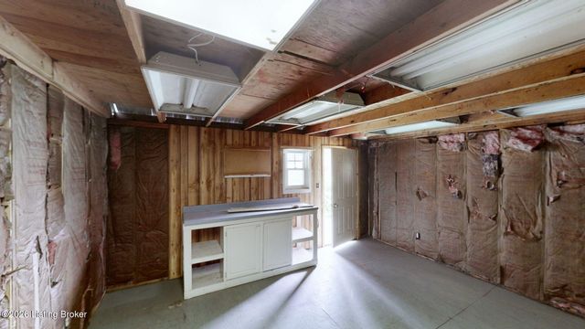 10803 Corbin Ct, Louisville, KY 40229