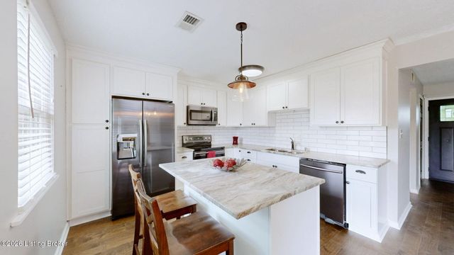 10803 Corbin Ct, Louisville, KY 40229