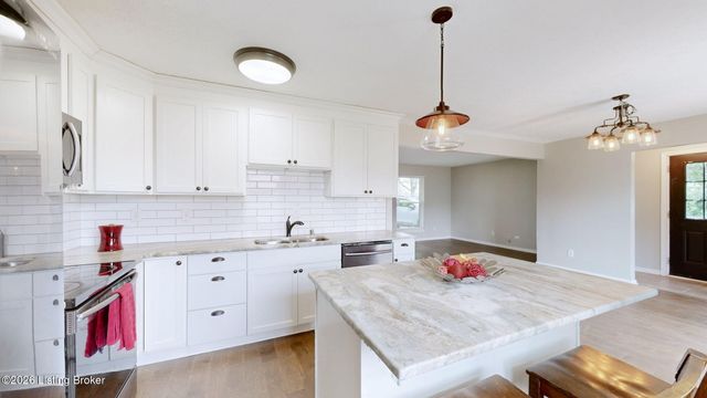 10803 Corbin Ct, Louisville, KY 40229