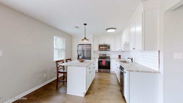 10803 Corbin Ct, Louisville, KY 40229