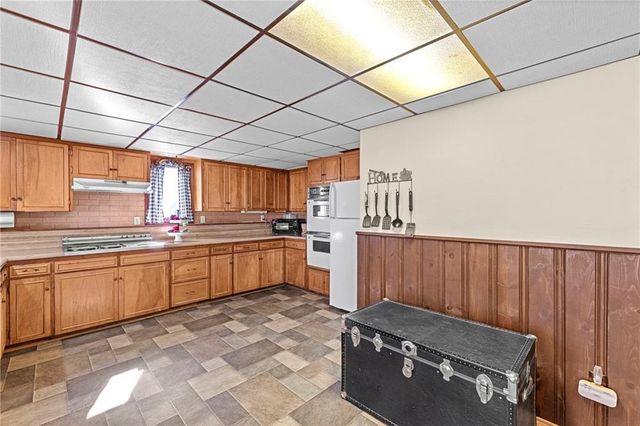 29870 Lookout Road, Paola, KS 66071