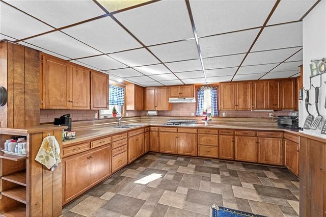 29870 Lookout Road, Paola, KS 66071