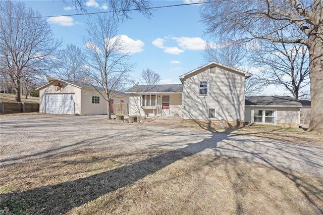 29870 Lookout Road, Paola, KS 66071