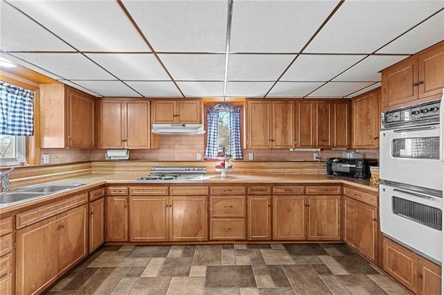 29870 Lookout Road, Paola, KS 66071