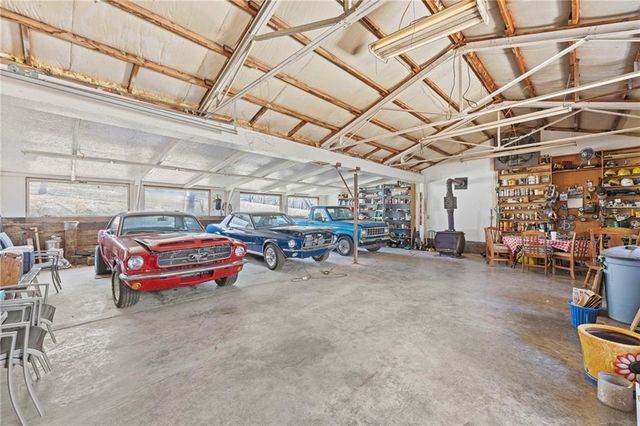 29870 Lookout Road, Paola, KS 66071