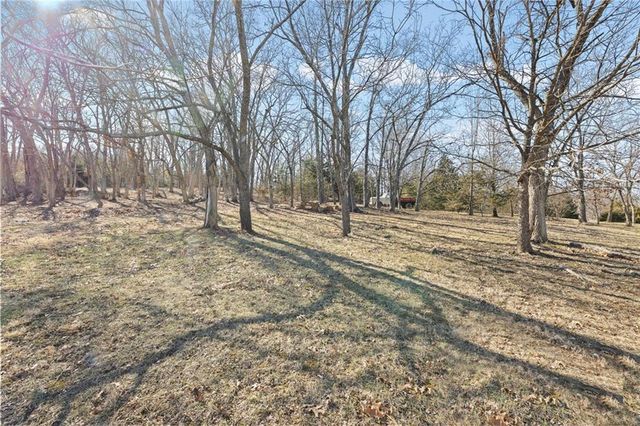 29870 Lookout Road, Paola, KS 66071