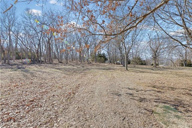 29870 Lookout Road, Paola, KS 66071