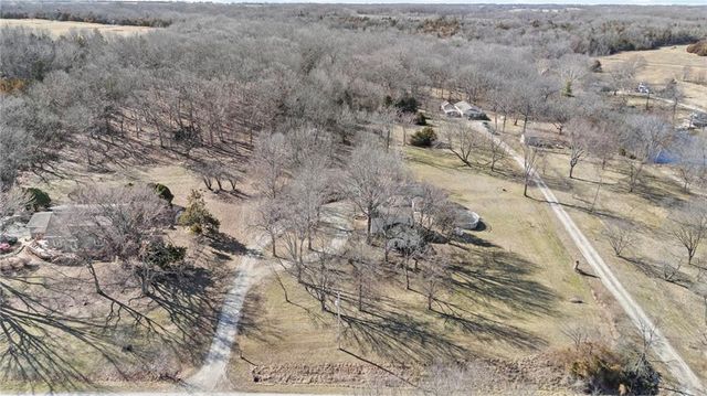 29870 Lookout Road, Paola, KS 66071