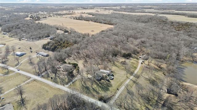 29870 Lookout Road, Paola, KS 66071