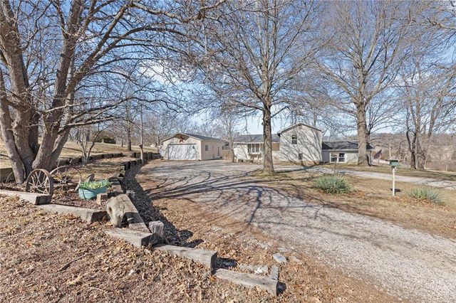 29870 Lookout Road, Paola, KS 66071