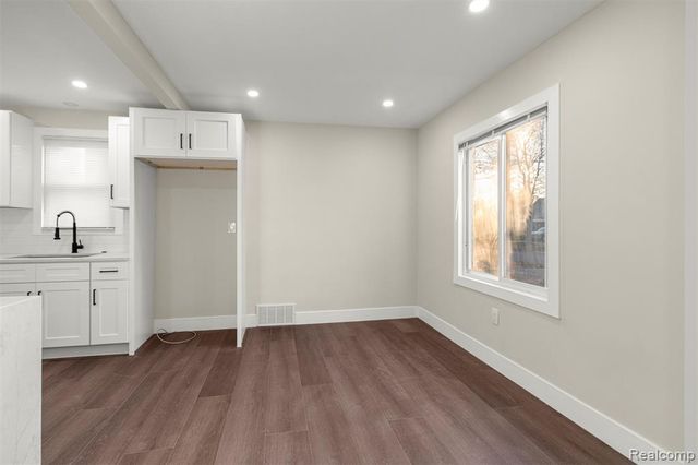 8900 Asbury Park, Detroit, MI 48228