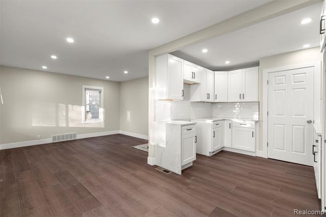 8900 Asbury Park, Detroit, MI 48228