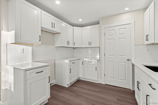 8900 Asbury Park, Detroit, MI 48228