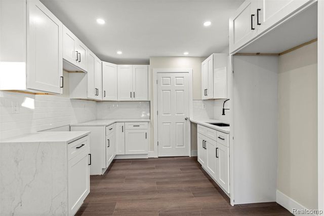 8900 Asbury Park, Detroit, MI 48228