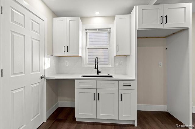 8900 Asbury Park, Detroit, MI 48228