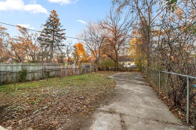 8900 Asbury Park, Detroit, MI 48228