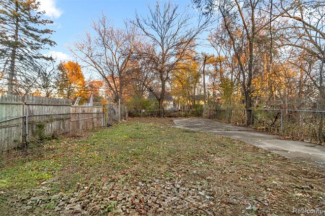 8900 Asbury Park, Detroit, MI 48228