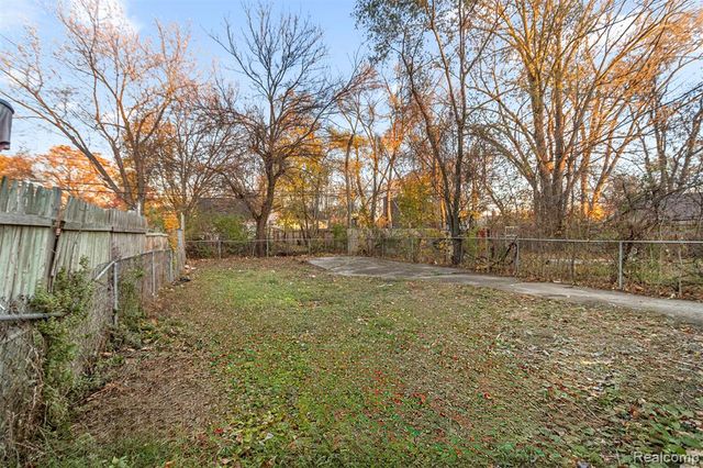 8900 Asbury Park, Detroit, MI 48228