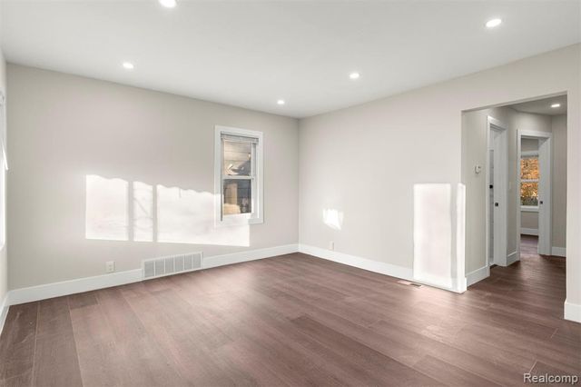 8900 Asbury Park, Detroit, MI 48228