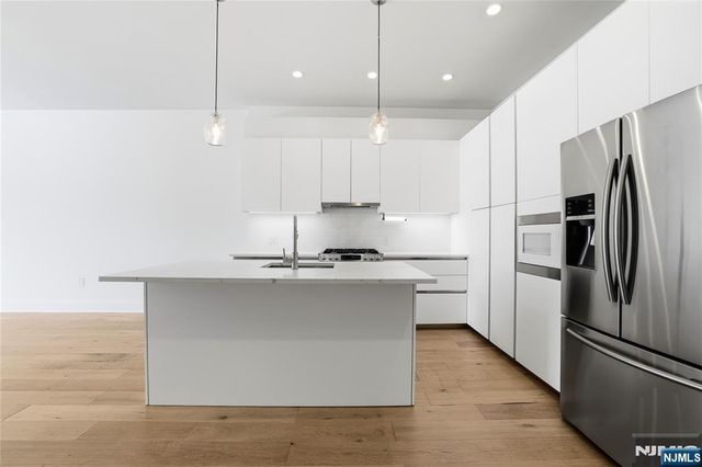 194 Cambridge 2, Jersey City, NJ 07307