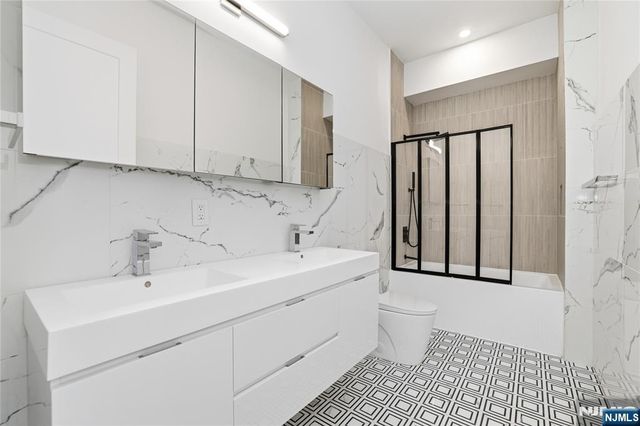 194 Cambridge 2, Jersey City, NJ 07307